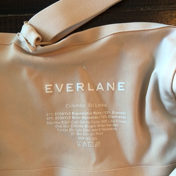 Everlane The Invisible Bra - Picture 3 of 4